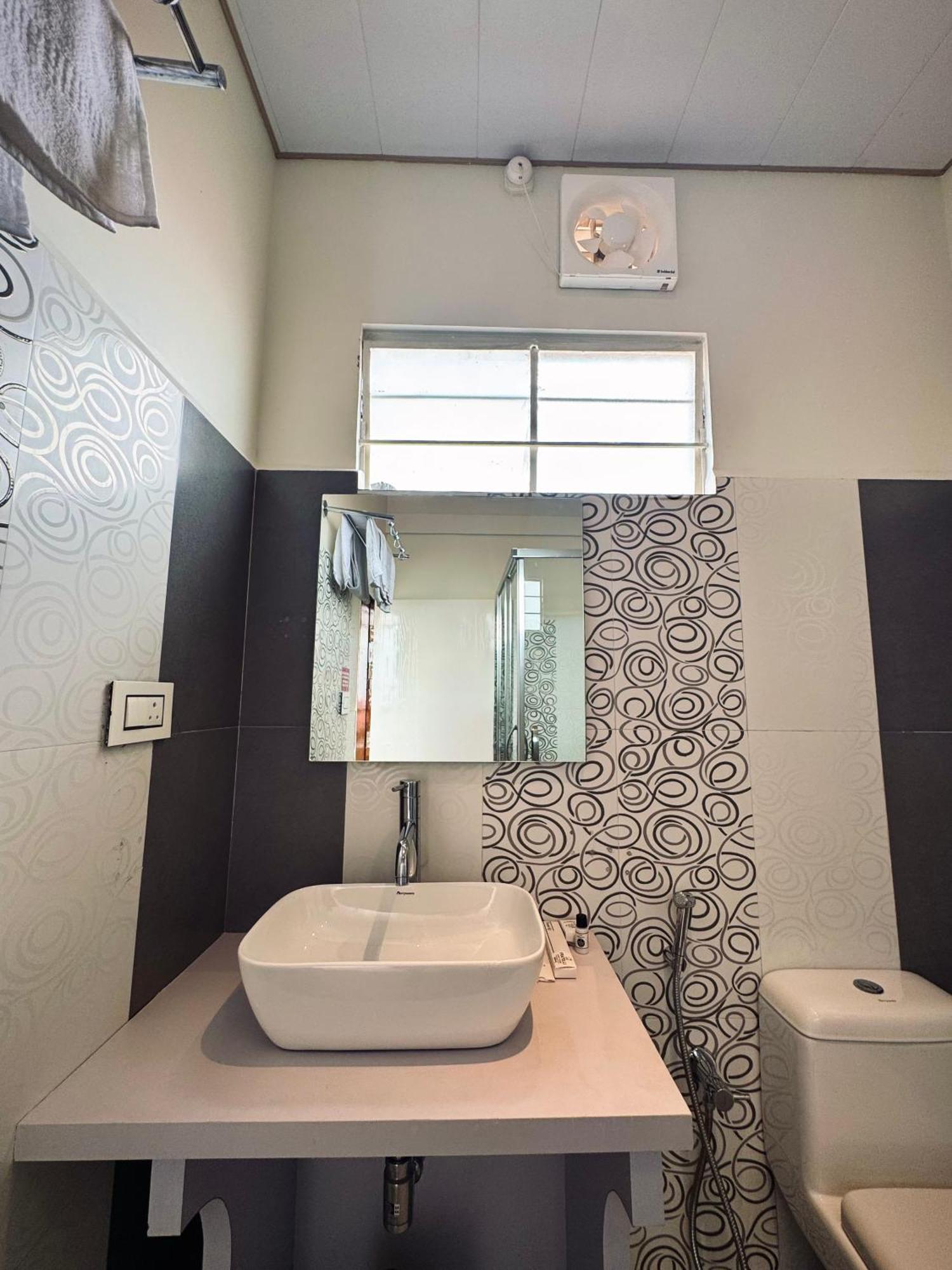 Fratelli Guest House Шиллонг Екстер'єр фото